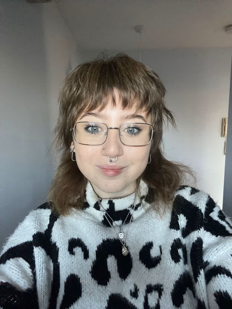 Head and shoulders photo of CPS employee Ellie, layered short/mid brown hair and wearing a patterned black and white jumper.